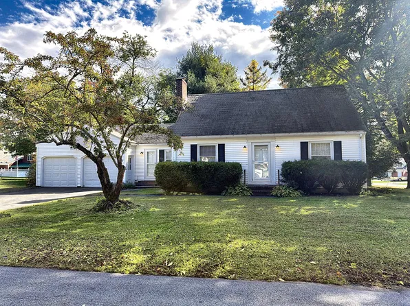14 Meadowview Rd, Cumberland, ME 04021