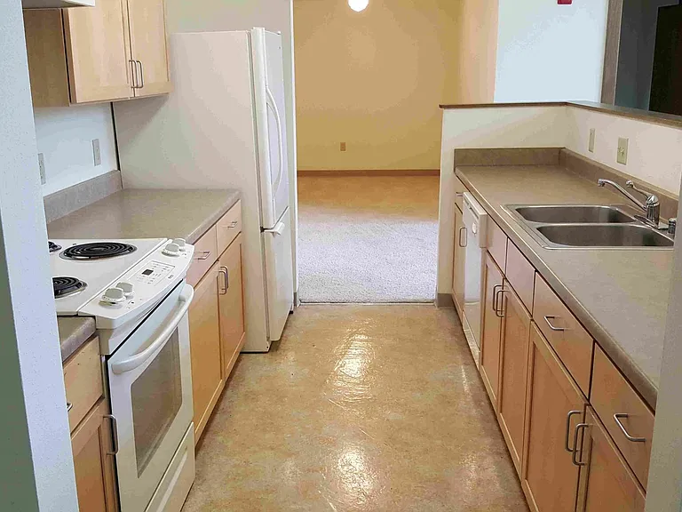 East High Apartments — Photo 17