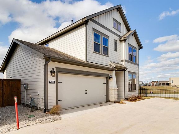 3rd image of 2221 Offerande Dr W