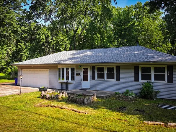 4156 E Lakewood Ave, Decatur, IL 62526