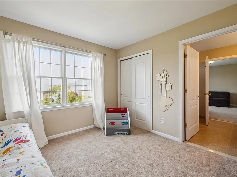 24323 Bellingham Dr — Photo 19