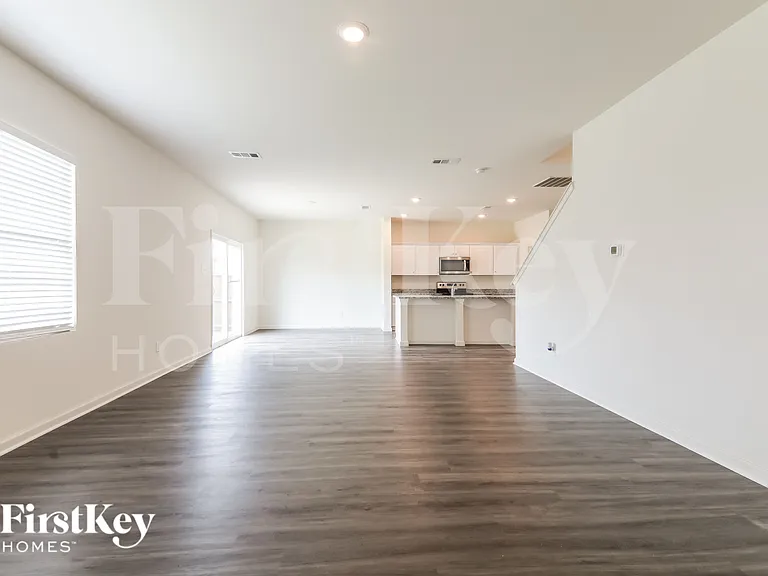 1822 Sandlin Dr — Photo 4