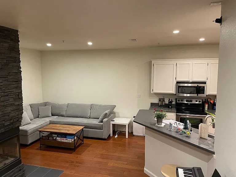 35 Manchester Ln — Photo 6