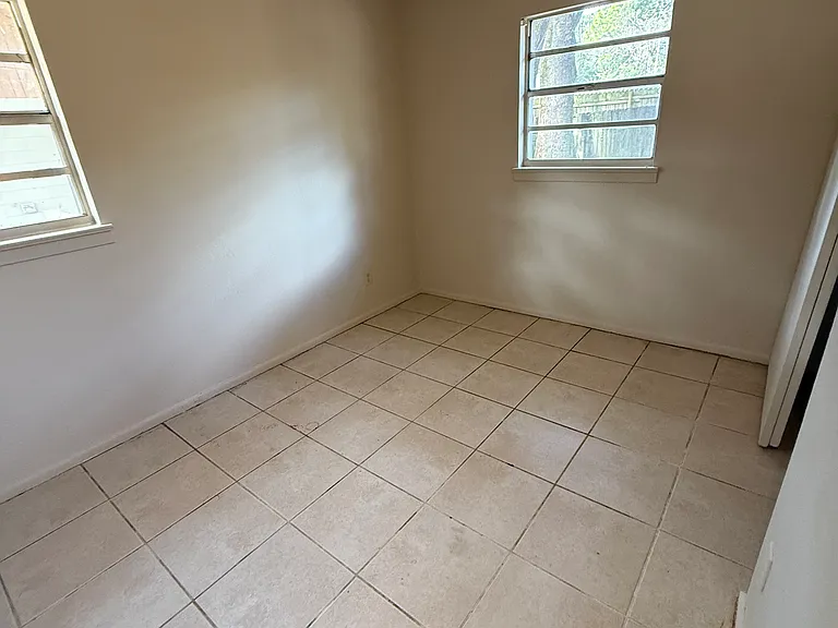 708 La Salle Way — Photo 8