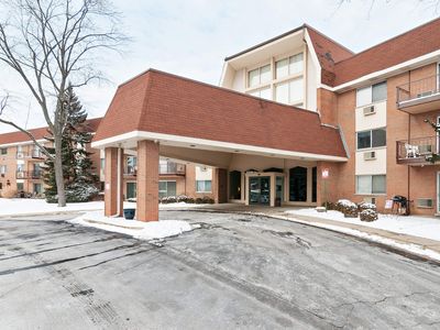 1198 Royal Glen Dr APT 116, Glen Ellyn, IL, 60137