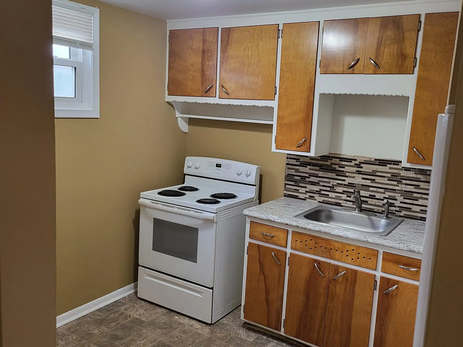2 bed, 850 sqft, $950 — Photo 2