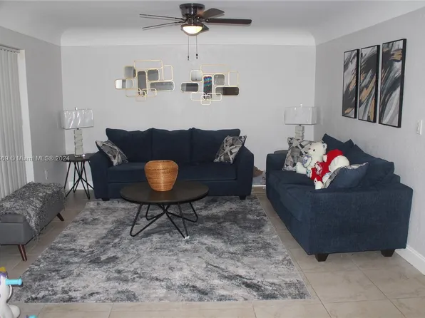 8552 Windsor Dr, Miramar, FL 33025