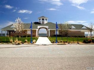 7 Harding Ave, Lindenhurst, NY 11757