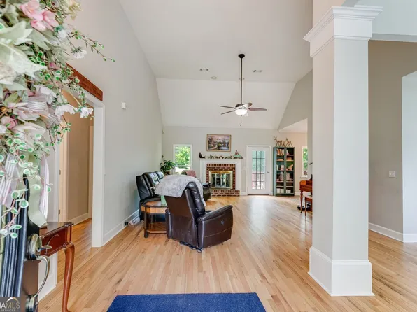 32 Brandy Ct, Carrollton, GA 30117