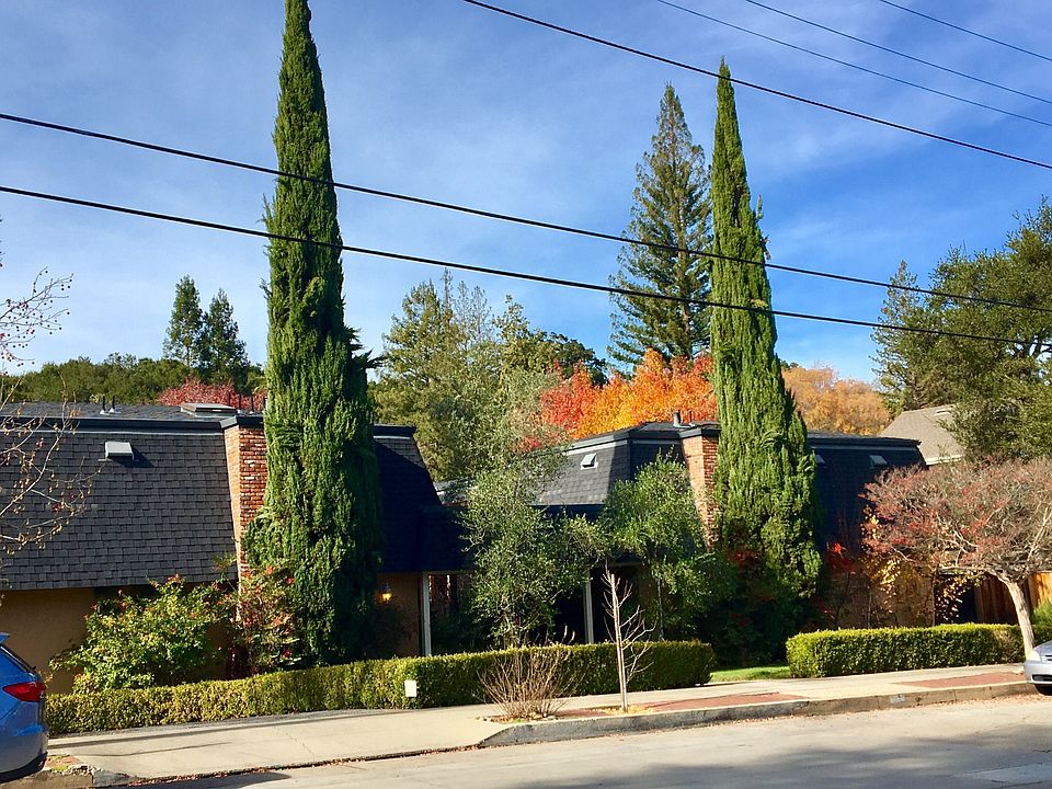 105 Massol Ave building