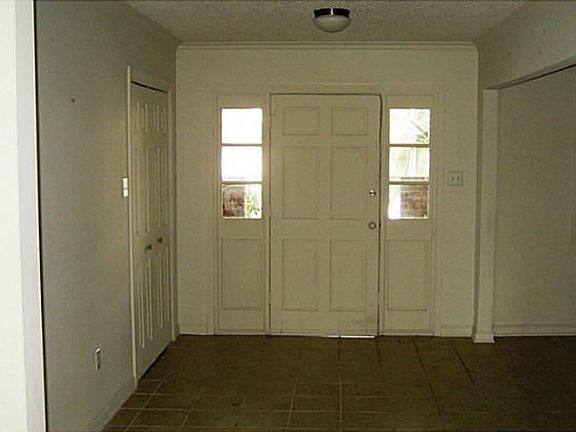4th image of 4723 San Marco Dr