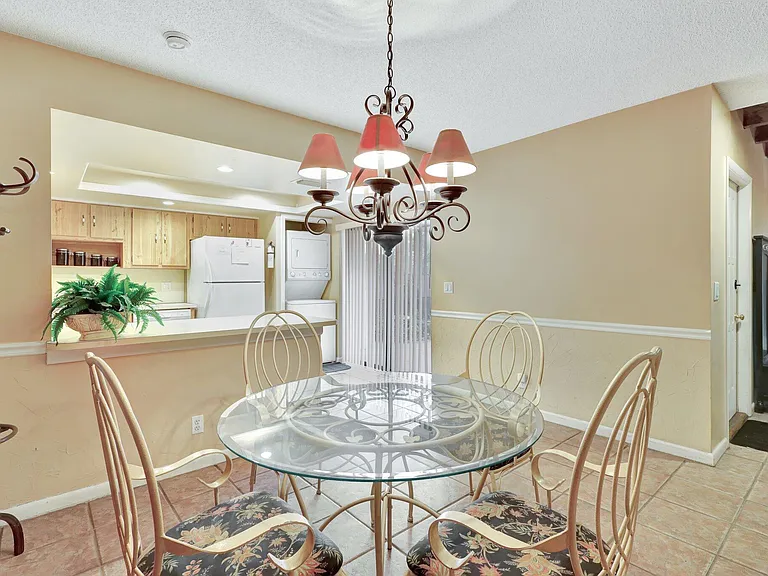 1558 Shaker Cir — Photo 12