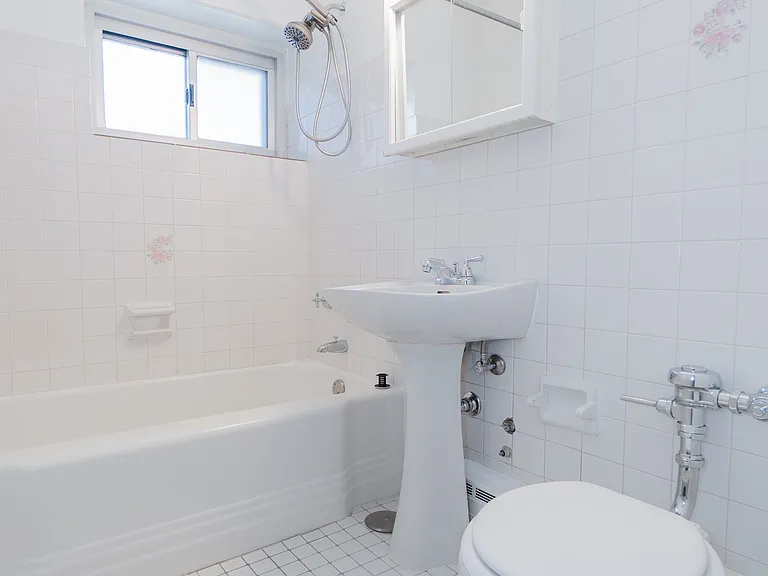 4970 N Marine Dr — Photo 9
