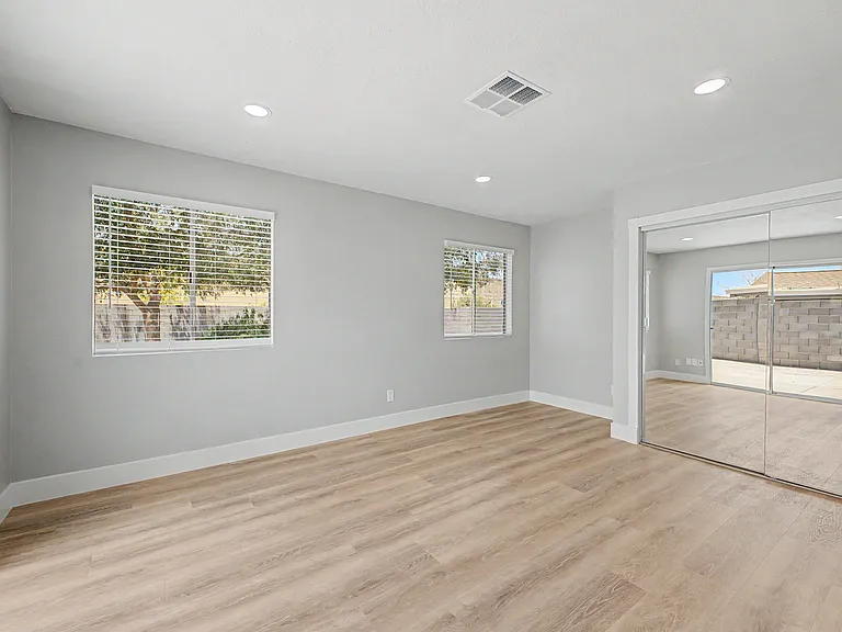 2340 E Isabella Ave — Photo 17