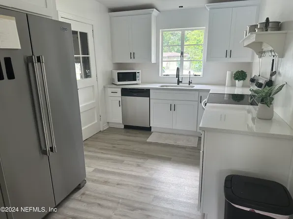 6017 ROBBINS Circle N, Jacksonville, FL 32211