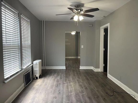 3rd image of 82 De Hart Ave #1