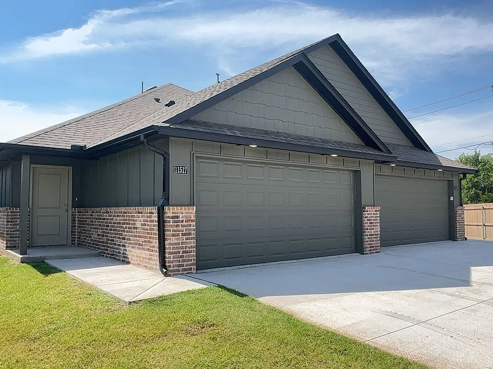 11517 University Dr