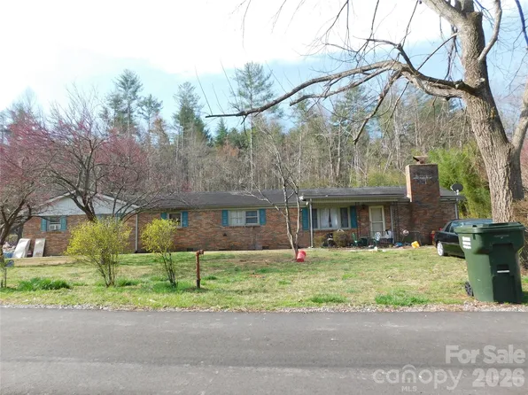 102 Jeff St, Hendersonville, NC 28739