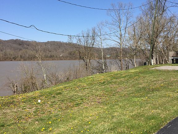 5th image of 204 Riverview Manor Dr