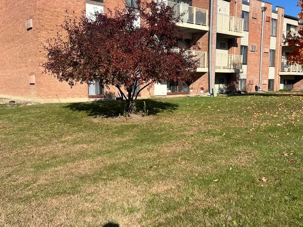 300 W Fullerton Ave APT 218, Addison, IL 60101