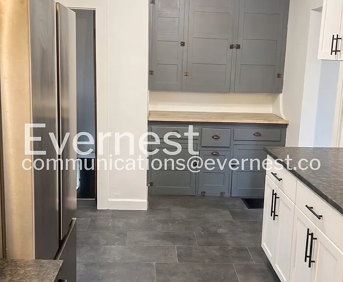 2730 Elliott Ave — Photo 5