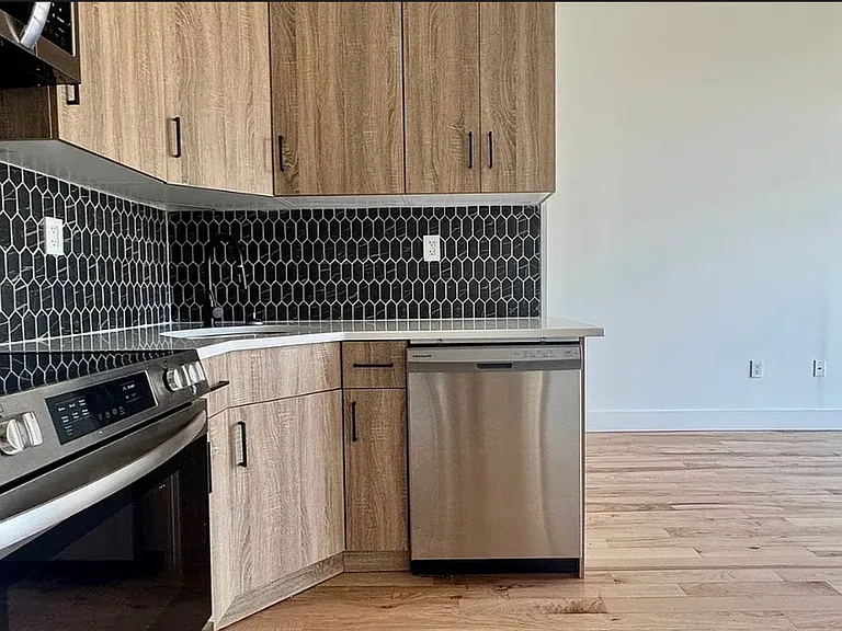 595 3rd Ave #2 — Photo 4