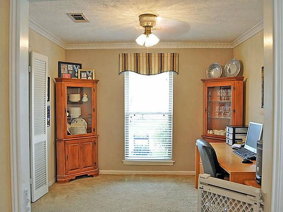 4th image of 3115 N Park Dr