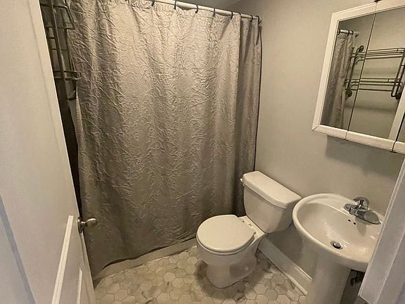 5th image of 5503 Woodlawn Dr