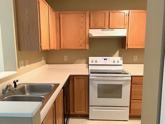 4th image of 623 Bayberry Ct W