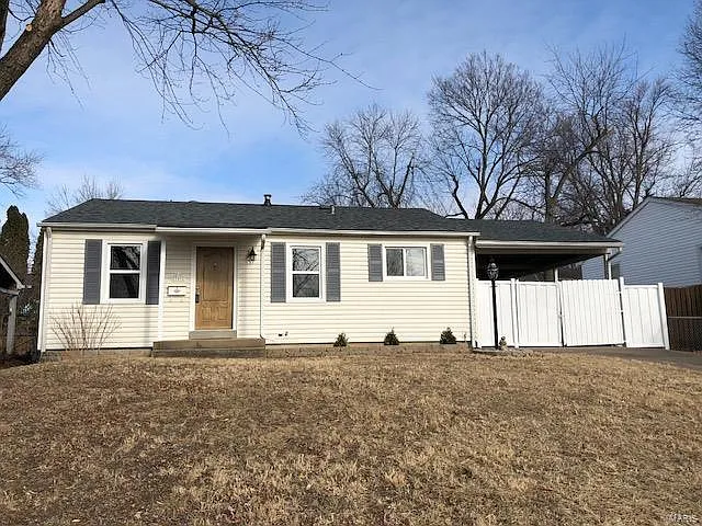 2709 Timberlake Dr photo 1
