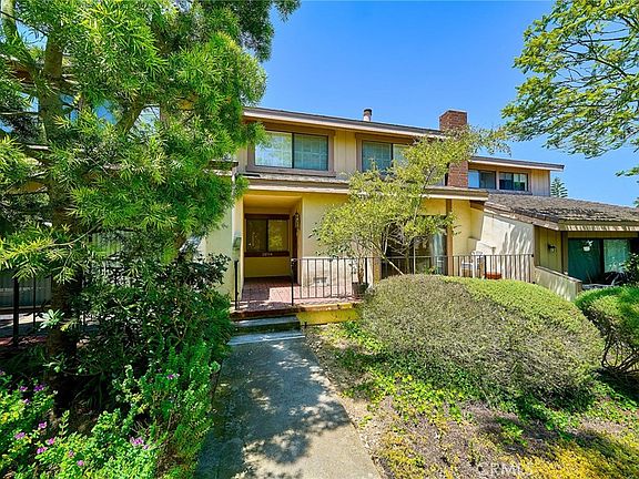 3rd image of 28114 Ridgepoint Ct