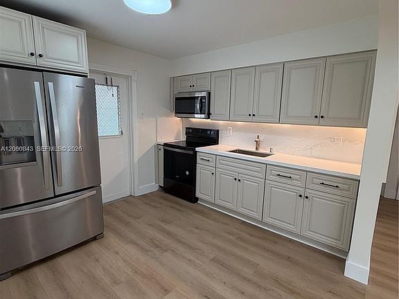 4th image of 708 SW 7th Ave #1