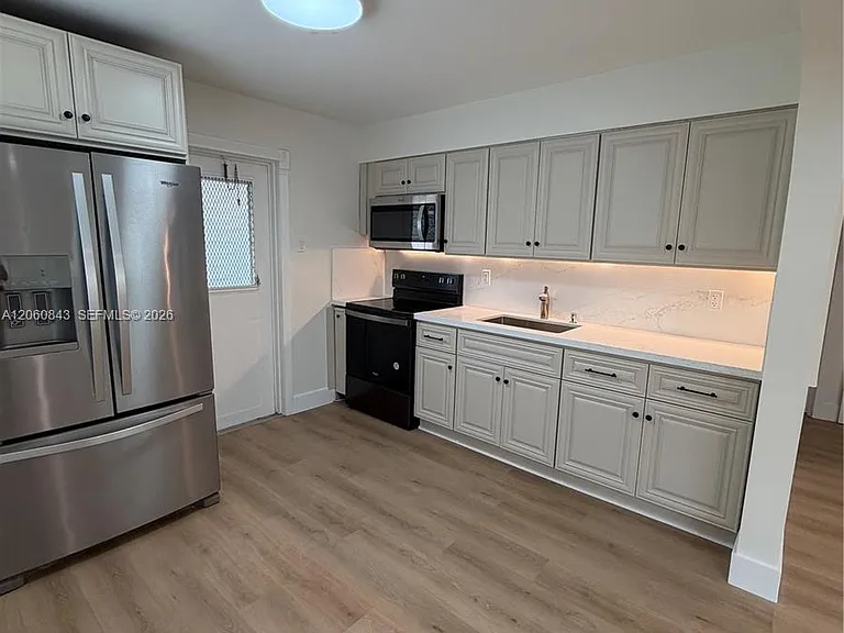 708 SW 7th Ave #1 — Photo 4