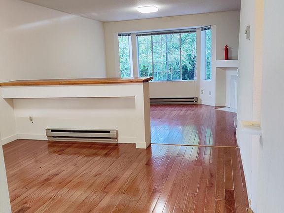5th image of 708 122nd Ave NE