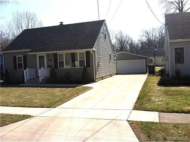 425 Linwood Ave photo 1