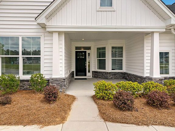 These photos are representative of this floor plan, but all options may not be available in every co