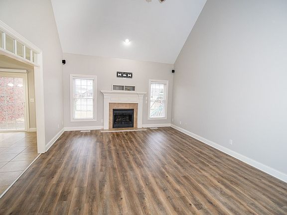 2nd image of 2625 Thornhill Dr