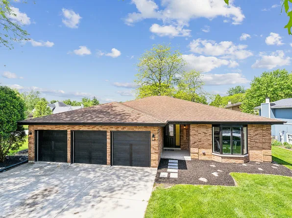 1248 Oak Leaf Ct, Crete, IL 60417