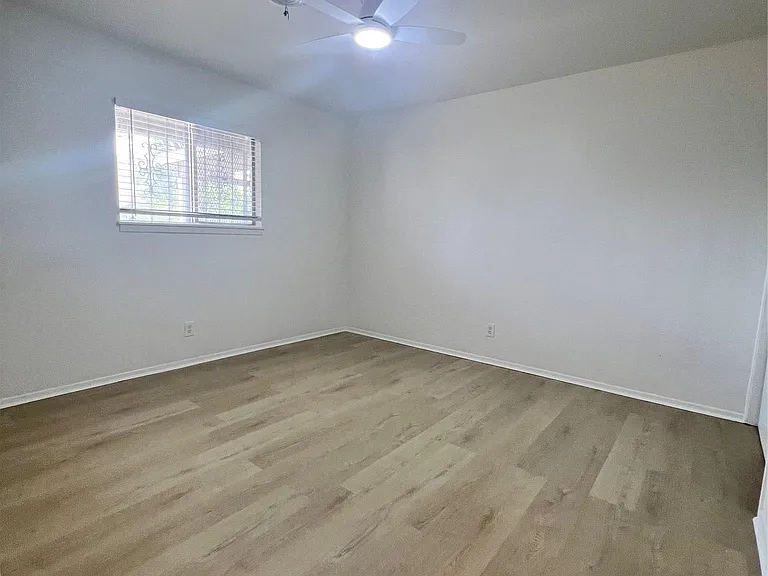6005 Cameron Rd #A — Photo 12