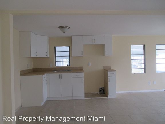 3rd image of 8508 SW 17th Ct