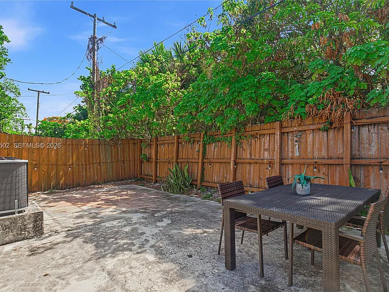 935 NW 2nd Ave — Photo 23