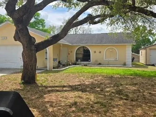 7198 Maple Dr, Weeki Wachee, FL 34607