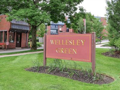75 Grove St APT 124, Wellesley, MA, 02482