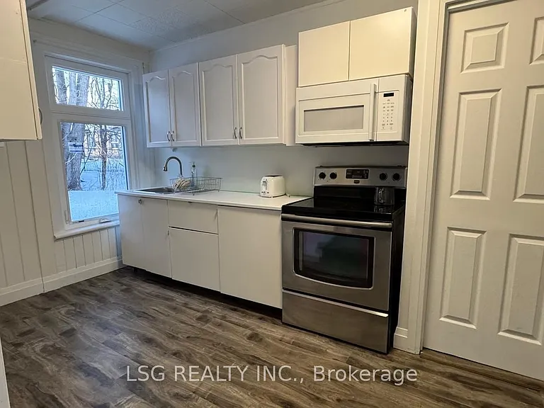 754 The Queensway S #MAIN — Photo 5