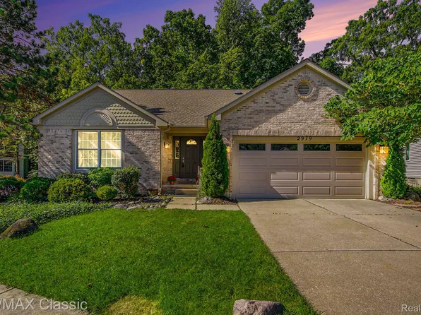 2979 S Foxridge Ct, Ann Arbor, MI 48105