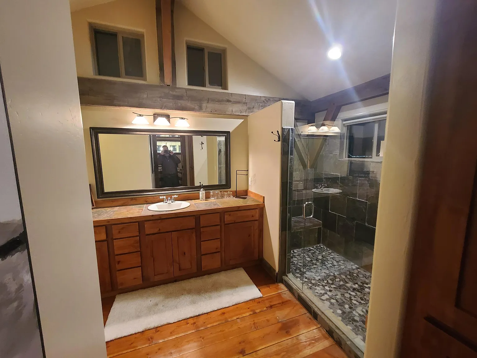 4 bed, 2700 sqft, $8,800 — Photo 3
