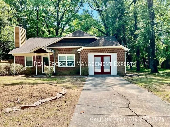 723 Cricketwood Ln, Charlotte, NC 28215