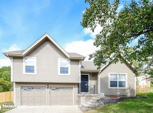 7912 Little Ln, Liberty, MO 64068