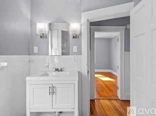 25 Crescent St #1, Swampscott, MA 01907