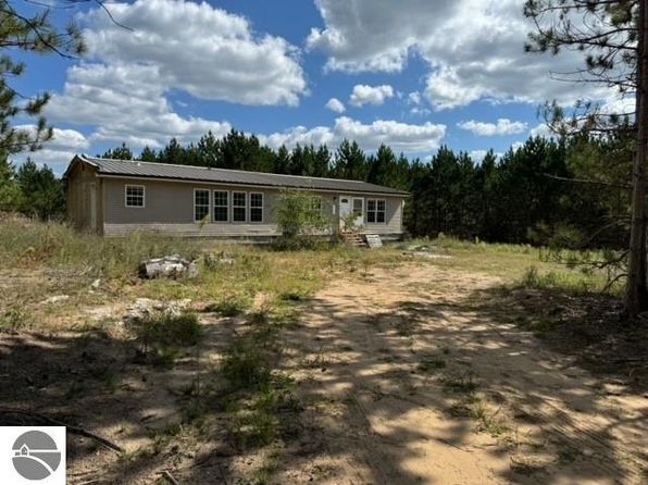 10433 Roop Rd, Kingsley, MI 49649